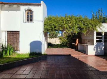 Casa · 138m² · 5 Ambientes · 1 Cochera · Casa en Venta en Tolosa