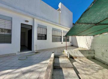 PH · 70m² · 3 Ambientes · 1 Cochera · Casa PH en Venta en La Plata