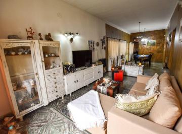 Casa · 130m² · 6 Ambientes · 1 Cochera · Venta Casa Planta Baja 2 Dorm. Cochera