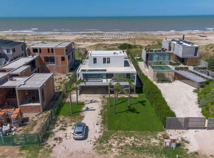 Casa · 502m² · 6 Ambientes · 3 Cocheras