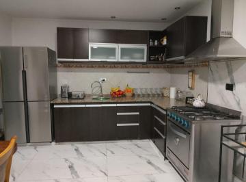 PH · 110m² · 5 Ambientes · 2 Cocheras · PH con Departamento en Venta Monte Grande