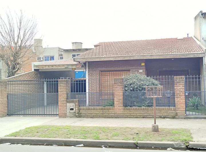 Casa · 140m² · 4 Ambientes · 1 Cochera