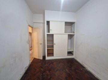 PH en Venta de 3 ambientes  · 3 Amb con Dependencia Para Refaccionar - Paga Expensas