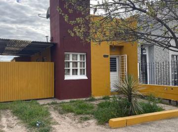 Casa · 54m² · 4 Ambientes · 2 Cocheras · Los Plátanos Coop. Horizonte 2 Dorm - Patio - Coch