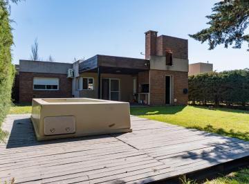 Casa · 181m² · 4 Ambientes · 1 Cochera · Venta Casa 3 Dormis Campos de Esther Apto Credito