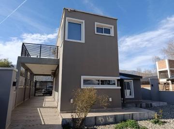 Casa · 110m² · 4 Ambientes · Hermosa Casa en Venta en Carpintería