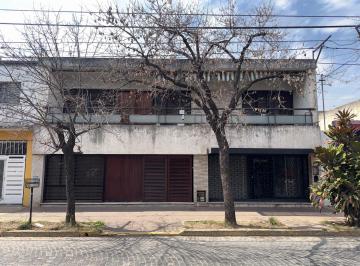 Casa · 300m² · 8 Ambientes · 1 Cochera · Venta Casa + Local Comercial Zona Centro