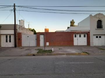 Casa · 110m² · 3 Ambientes · 2 Cocheras · Venta Casa - 2 Dorm. - Barrio Sarmiento