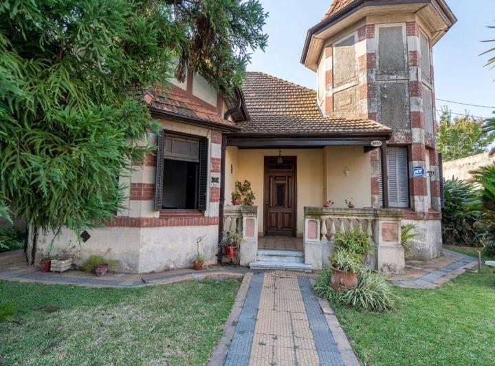 Casa · 216m² · 5 Ambientes · 1 Cochera