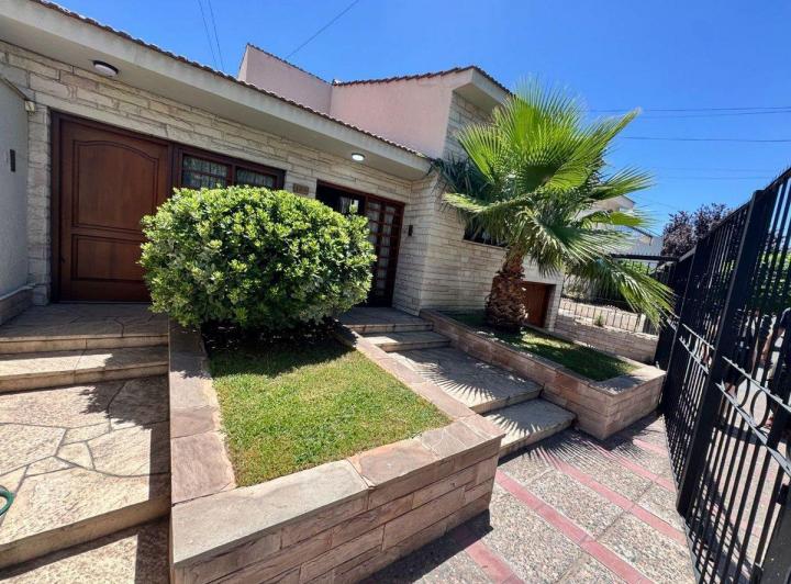 Casa · 268m² · 7 Ambientes · 3 Cocheras