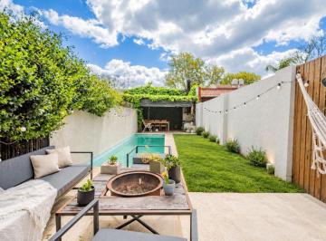 Casa · 141m² · 5 Ambientes · 1 Cochera · Venta Casa 5 Amb Jdin, Pileta, Cochera
