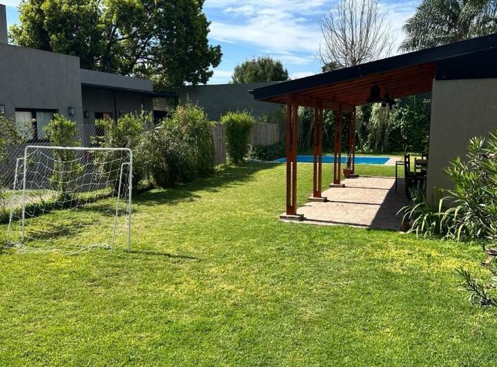 Casa · 500m² · 3 Ambientes · 3 Cocheras