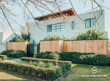 Casa · 460m² · 8 Ambientes · 2 Cocheras · Increible Casa en Alquiler Temporal del 20/12 Al 31/1 en El Encuentro