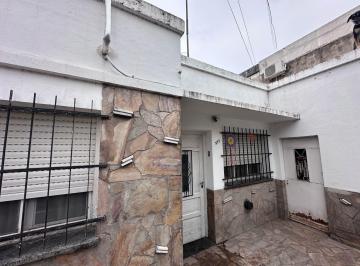 Casa · 140m² · 8 Ambientes · 1 Cochera · Venta Casa 3 Dorm. en Villa Constitución