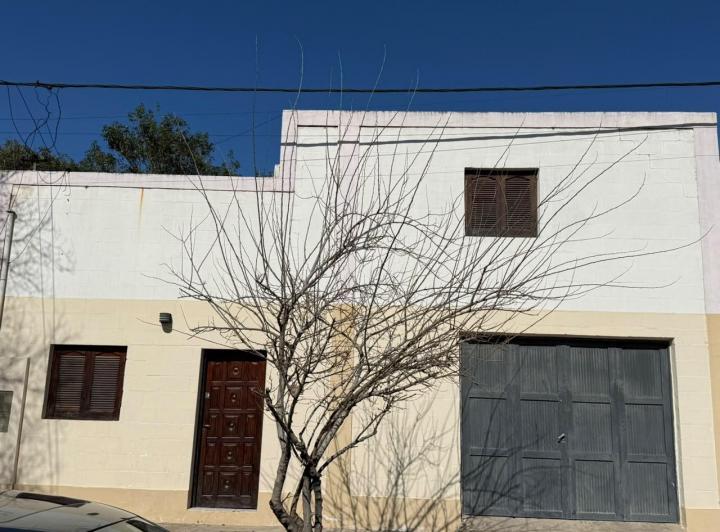 Casa · 100m² · 3 Ambientes · 2 Cocheras