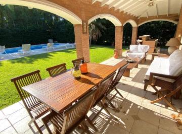 Casa · 220m² · 5 Ambientes · 5 Cocheras · Casa en Alquiler Temporal en Barrio Privado Galápagos