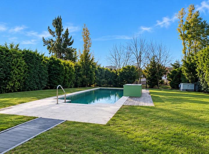 Casa · 180m² · 4 Ambientes · 2 Cocheras