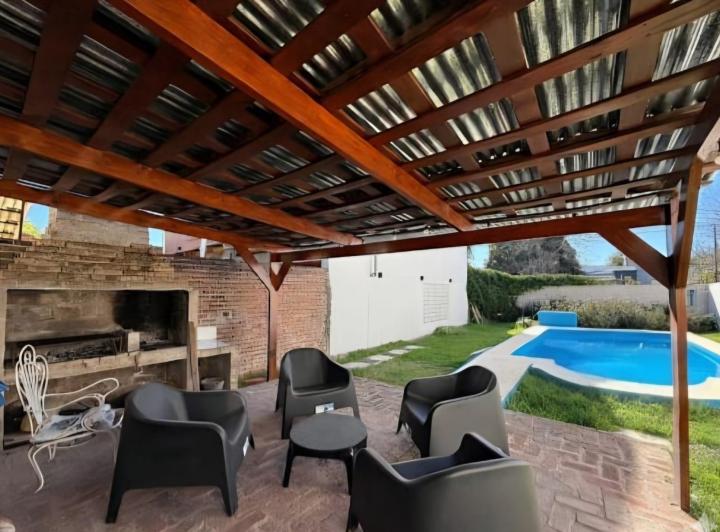 Casa · 140m² · 5 Ambientes · 2 Cocheras