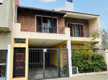 Casa de 7 ambientes, Rosario · Dos Casas con Ingresos Independientes en Venta
