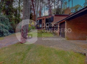 Casa · 1061m² · 3 Dormitorios · Casa en Carilo