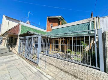Oficina comercial · 122m² · 5 Ambientes · 2 Cocheras · Excelente Casa de 5 Ambientes en Saenz Peña