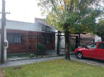 Oficina comercial · 130m² · 4 Ambientes · 1 Cochera · Casa en Venta - Gonnet