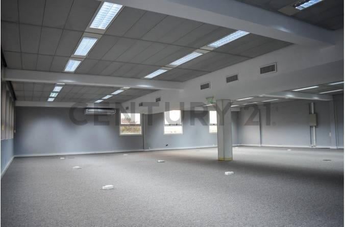 Oficina comercial · 389m²
