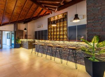 Oficina comercial · 685m² · 6 Ambientes · 1 Cochera · Venta Propiedad Comercial Salon de Fiestas Inversión – Lote 1.900 m² Ituzaing
