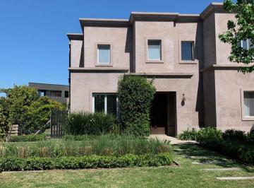 Casa de 5 ambientes, Pilar · Ayres Plaza Alquiler Verano 3 Dorm Ulrich Propiedades