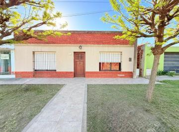 Casa de 4 ambientes, Ramallo · Casa con Amplio Patio