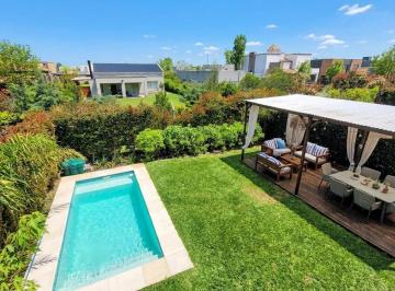 Casa · 130m² · 4 Ambientes · 2 Cocheras · Casas de Santa Maria | Venta | Divina Casa de 3 Dorm. con Pileta en Barrio Sin Expensas
