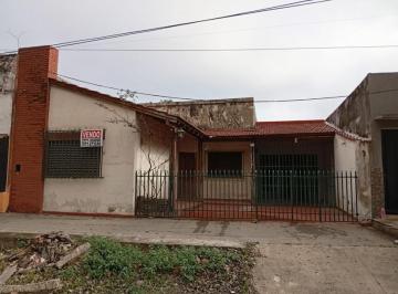 Casa de 6 ambientes, Esquina · Casa en Ubicación Increíble - Equina Corrientes