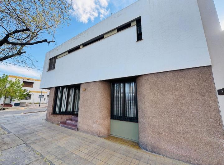 Casa · 170m² · 5 Ambientes · 2 Cocheras