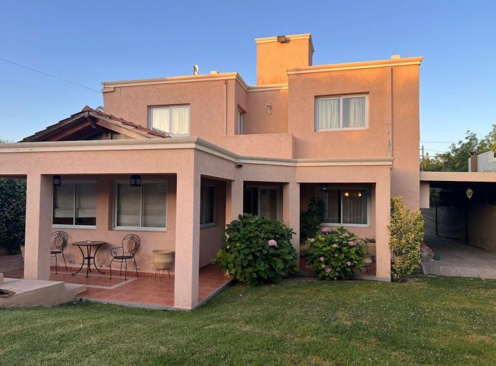 Casa · 400m² · 7 Ambientes · 2 Cocheras