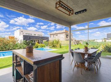 Casa de 5 ambientes, Esteban Echeverría · Casa de 700 m² con 3 Dorm. en Venta en Lagos de Canning