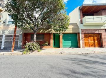 Casa · 150m² · 4 Ambientes · 1 Cochera · Venta Casa 4 Amb C/quincho y Parrilla V. Urquiza