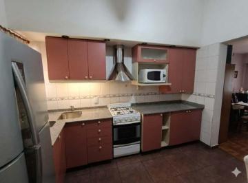 Casa · 145m² · 4 Ambientes · 1 Cochera · Venta Casa 4 Ambientes con Cochera Avellaneda