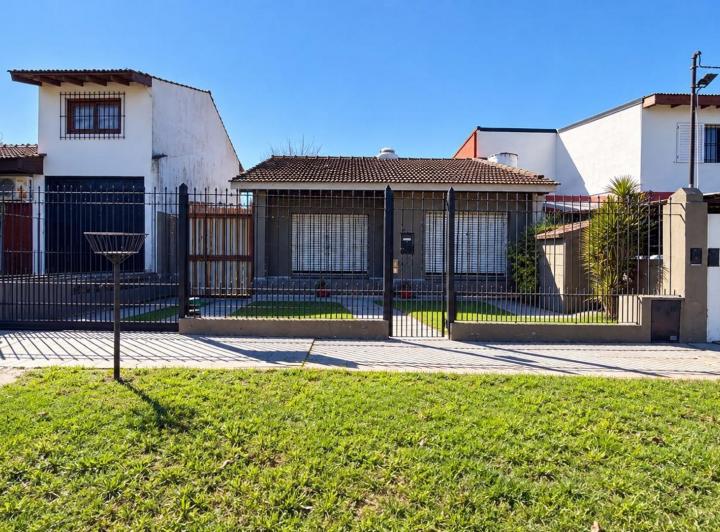 Casa · 111m² · 4 Ambientes · 1 Cochera