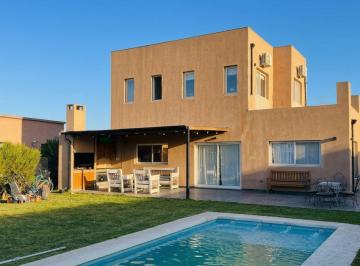Casa · 186m² · 6 Ambientes · 4 Cocheras · Venta Casa San Alfonso: Pileta, Galería y Parrilla