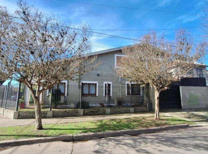Casa · 167m² · 5 Ambientes · 1 Cochera