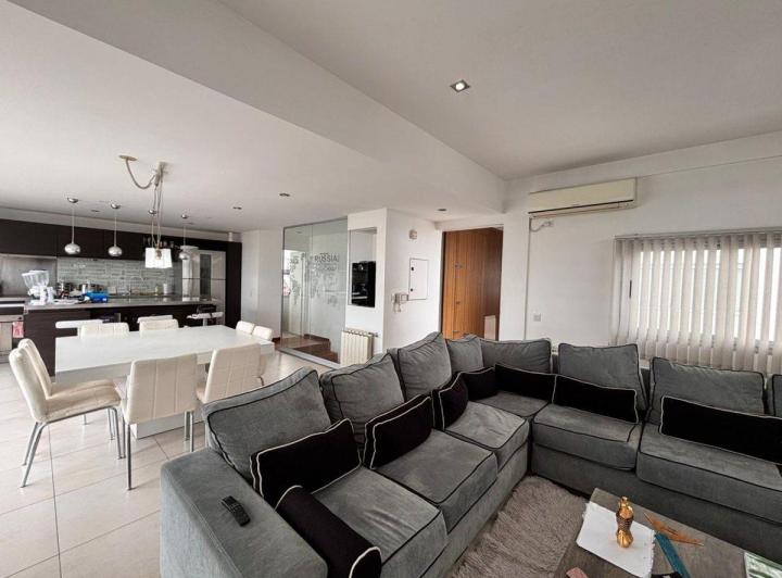 Departamento · 230m² · 4 Ambientes · 2 Cocheras