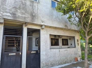 Casa · 121m² · 3 Ambientes · 3 Cocheras · Venta en Bloque Casa y Departamento Lisandro Olmos
