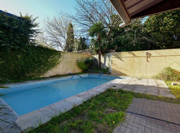 Casa · 140m² · 5 Ambientes · 3 Cocheras