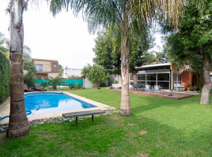 Casa · 140m² · 4 Ambientes · 4 Cocheras