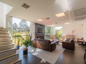 Casa · 491m² · 7 Ambientes · 2 Cocheras · Venta Casa Carmel 4 Dorm Servicio Piscina Barbacoa