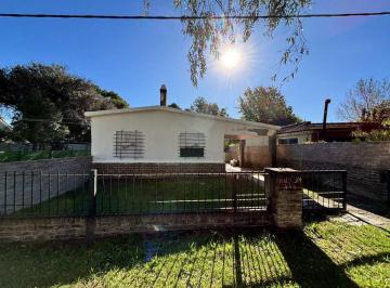 Casa · 70m² · 3 Ambientes · 1 Cochera · Alquiler Casa 2 Dorm. y Cochera en San Luis