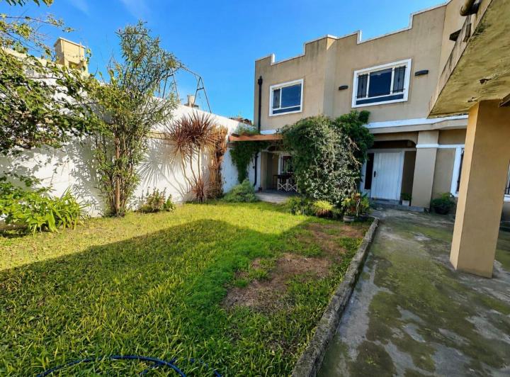 Casa · 140m² · 5 Ambientes · 1 Cochera