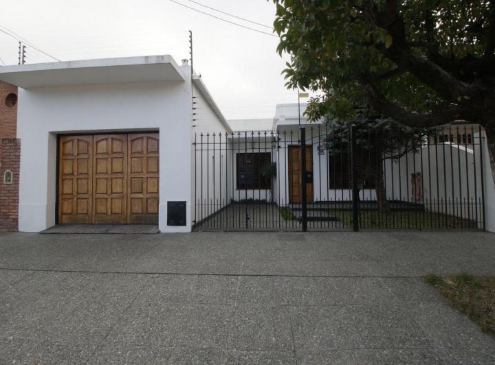 Casa · 190m² · 4 Ambientes · 1 Cochera