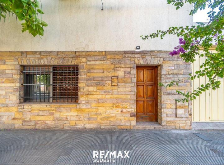 Casa · 150m² · 5 Ambientes · 2 Cocheras