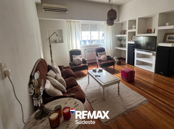 Casa · 240m² · 4 Ambientes